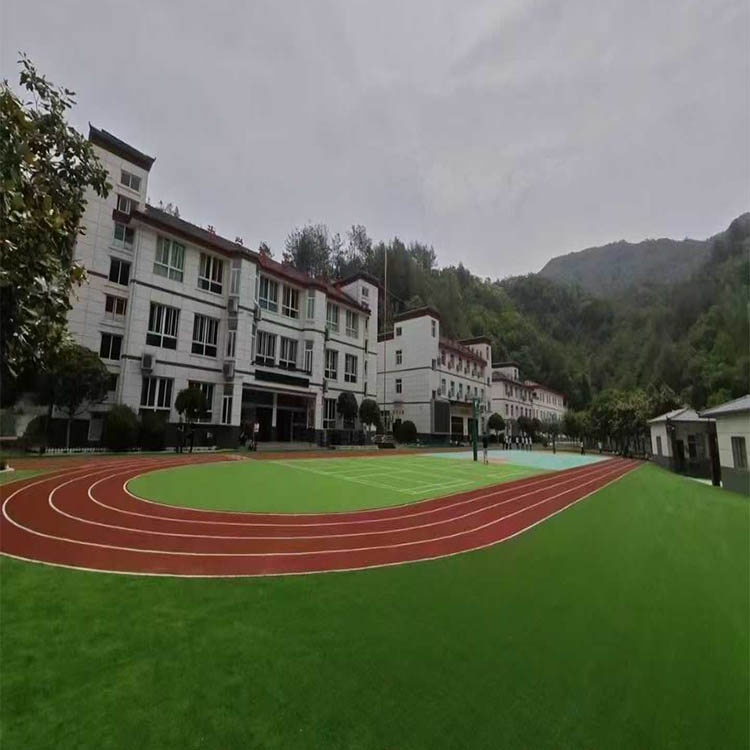 宁陕筒车湾小学塑胶跑道+人造草坪实景图