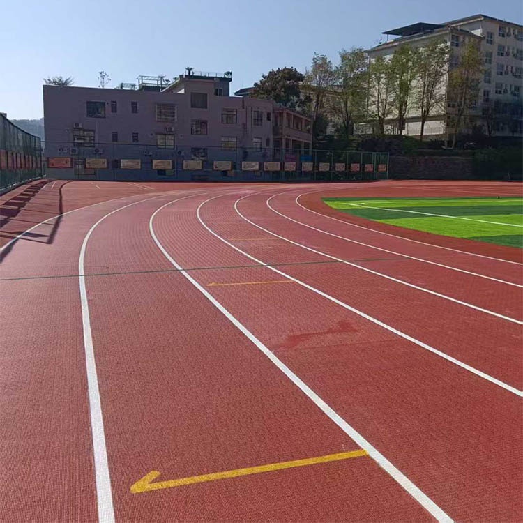 重庆市黔江区黔江中学预置跑道工程案例