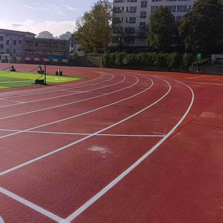 重庆市黔江区黔江中学预置跑道实景图