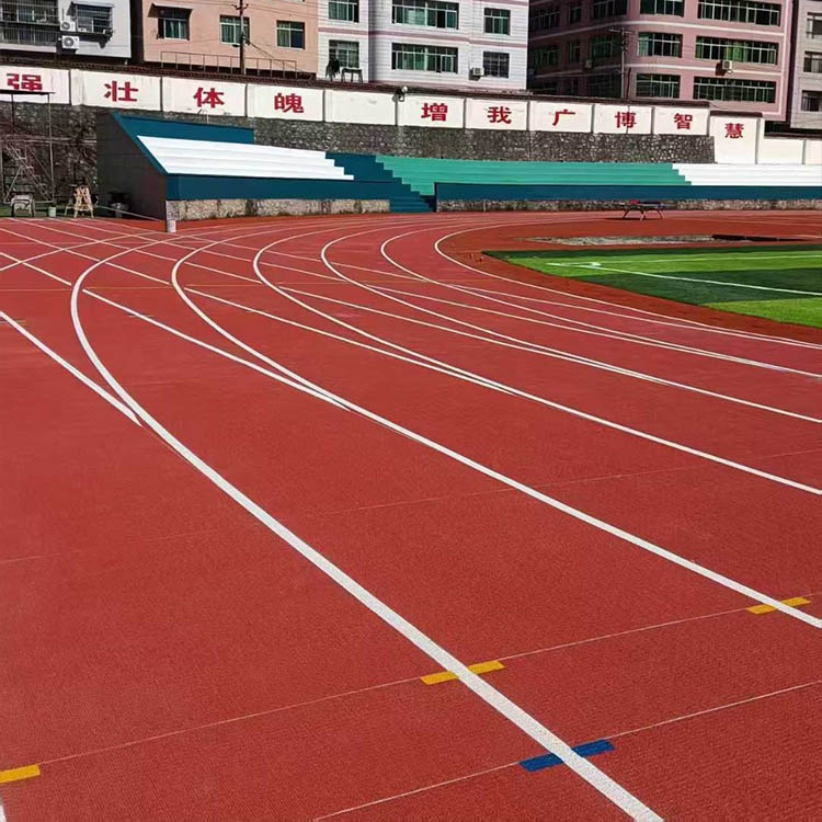 重庆市黔江区黔江中学预置跑道实景图