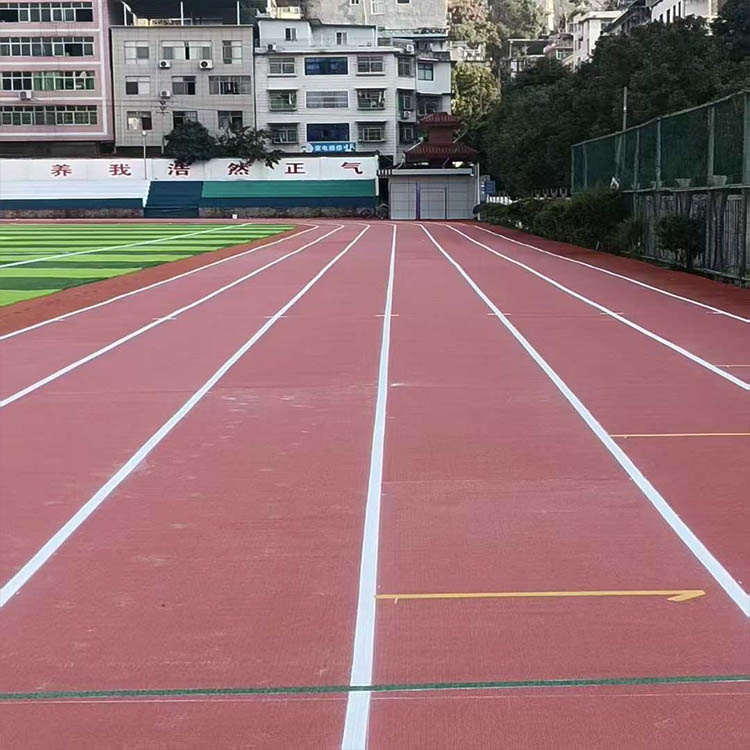 重庆市黔江区黔江中学预置跑道实景图