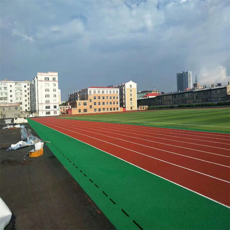 公司中标贵州某中学体育场地改造工程,跑道+球场一体交付
